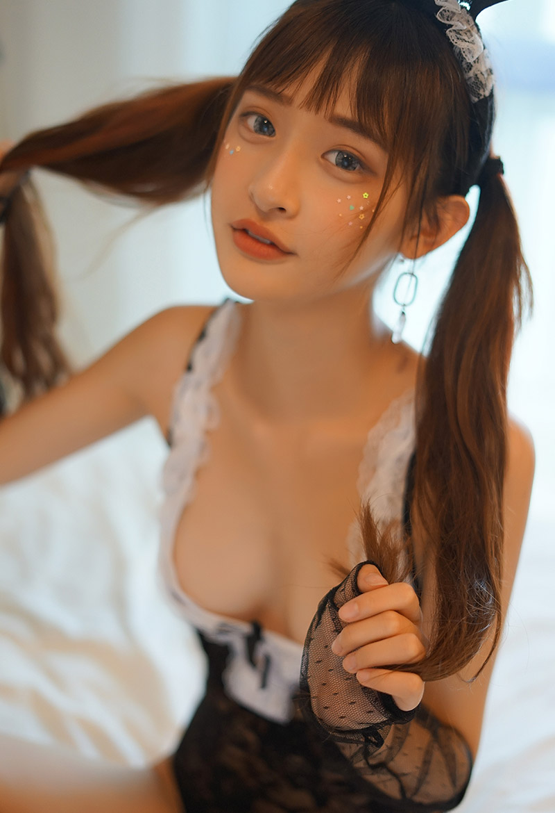 F罩杯豪乳妹子杨玉奴蕾丝连体衣写真图