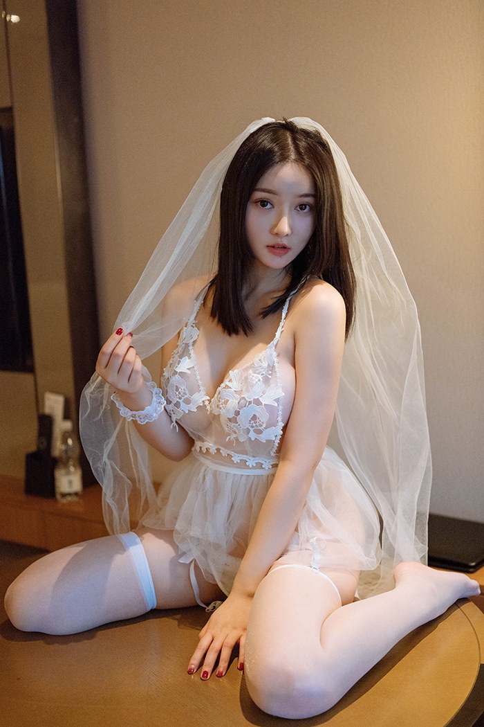 绝美女神唐婉儿白纱裙秀丰乳美臀