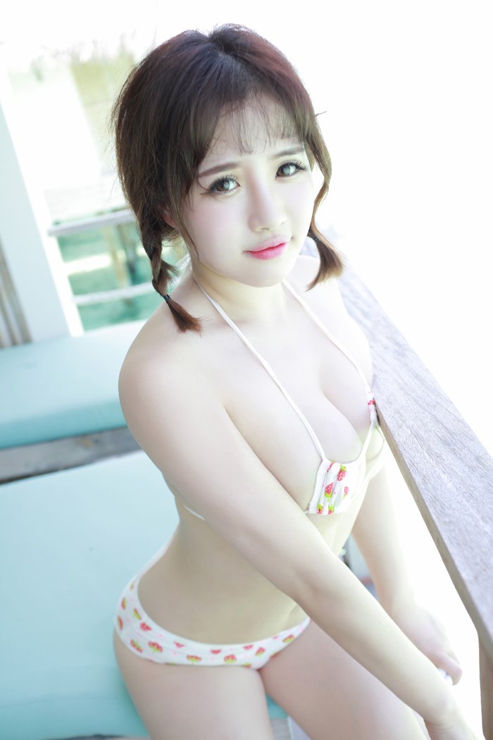 养眼美女徐cake私房写真比基尼藏不住巨乳