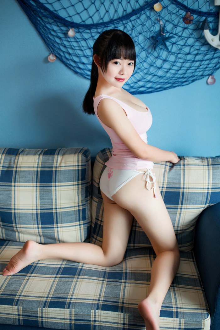 童颜巨乳菀枫俏脸蛋露半球性感写真