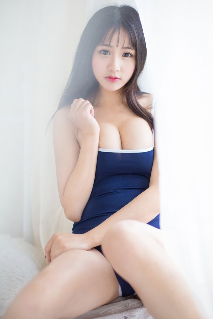 性感玉人思淇吊带紧身衣大胆秀豪乳