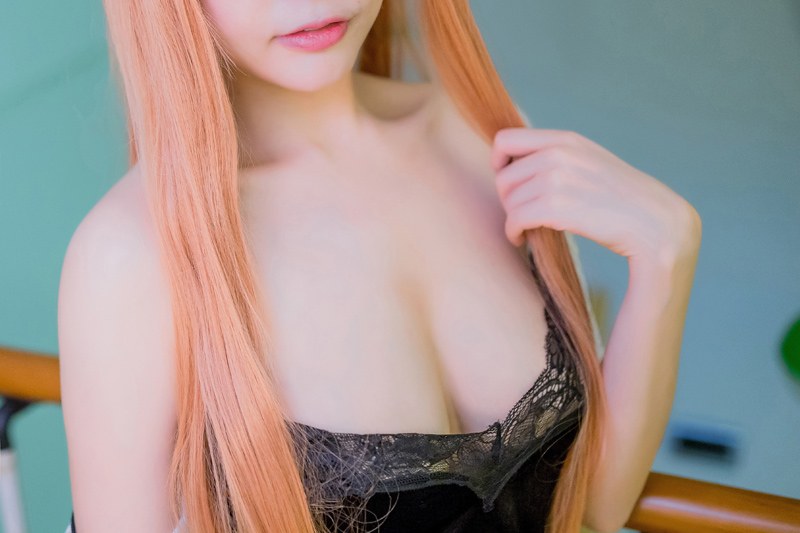 夏小秋cosplay金发尤物半露豪乳