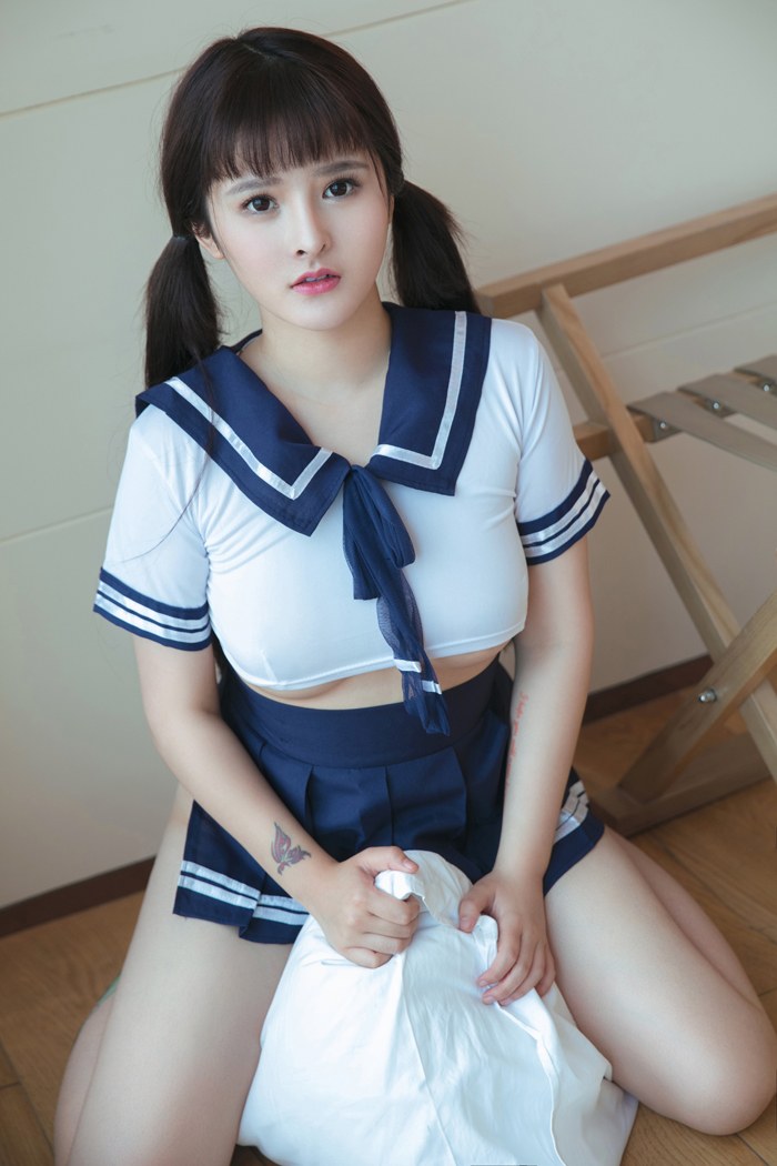 制服美女杨漫妮穿水手服秀巨乳美臀