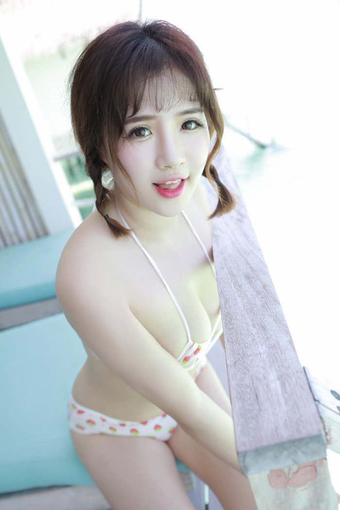 养眼美女徐cake私房写真比基尼藏不住巨乳