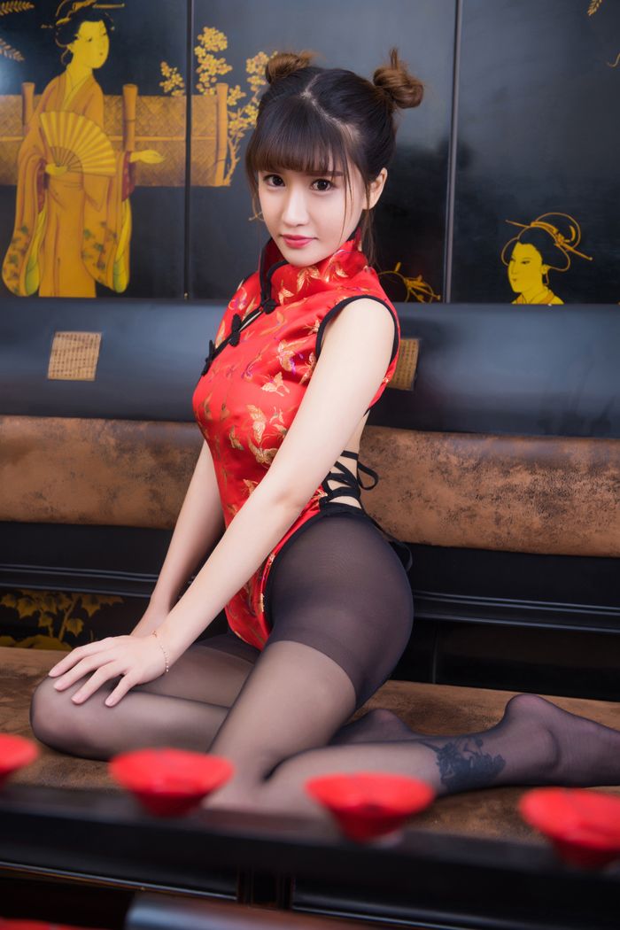 网红妹子郭美美红袍黑丝制服私拍照