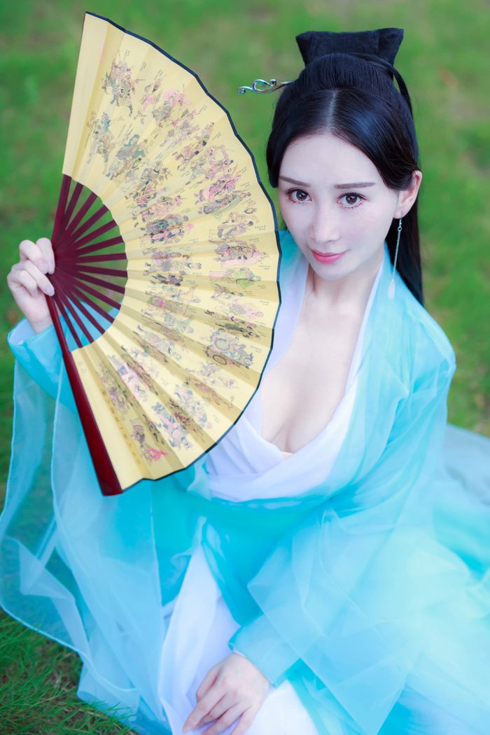 妖娆女神邹晶晶真空古装乳此迷人