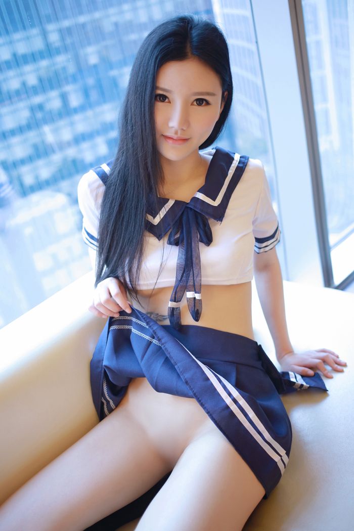 肚兜妹子姗姗性感丁裤学生制服写真