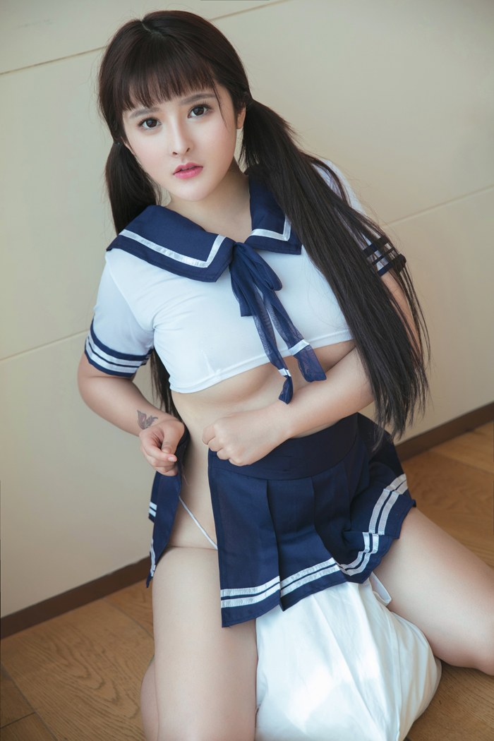 制服美女杨漫妮穿水手服秀巨乳美臀