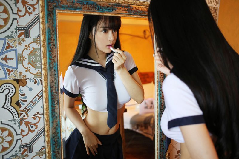 性感美女蔡文钰学生制服诱人写真 第4张