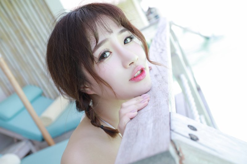 养眼美女徐cake私房写真比基尼藏不住巨乳