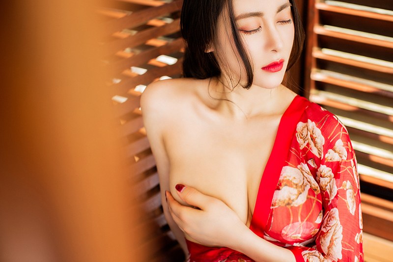 妩媚美人穆菲菲和服敞开秀巨乳 第5张