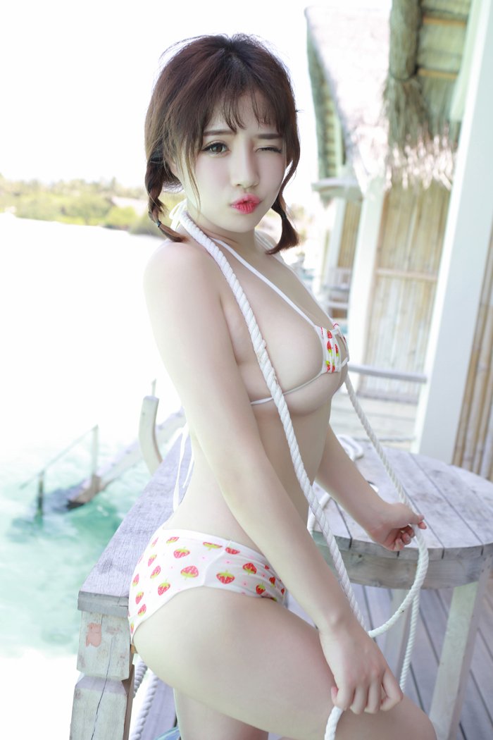 养眼美女徐cake私房写真比基尼藏不住巨乳