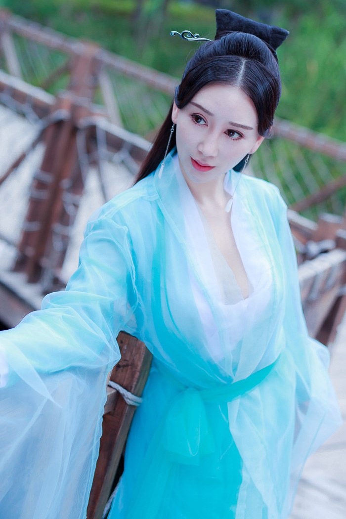 妖娆女神邹晶晶真空古装乳此迷人 第0张