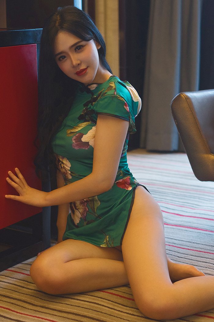 性感玉女刘钰儿嫩臀高翘魅惑十足