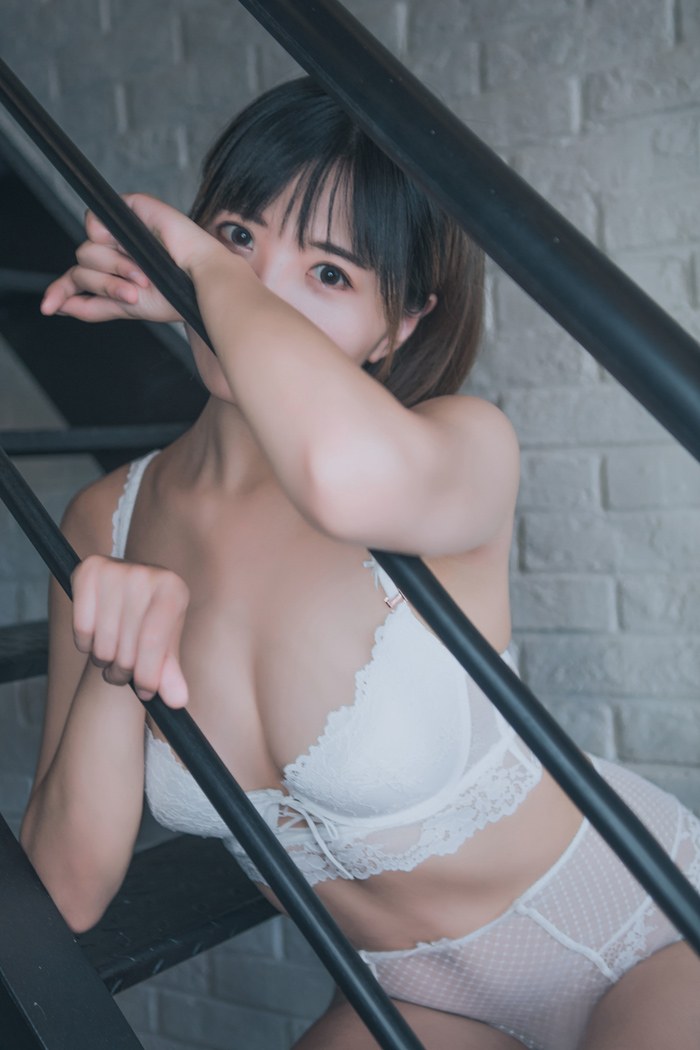 邻家少女黑黑小内衣遮两点秀豪乳 第30张