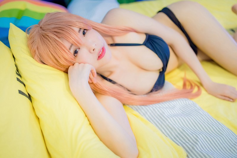 夏小秋cosplay金发尤物半露豪乳