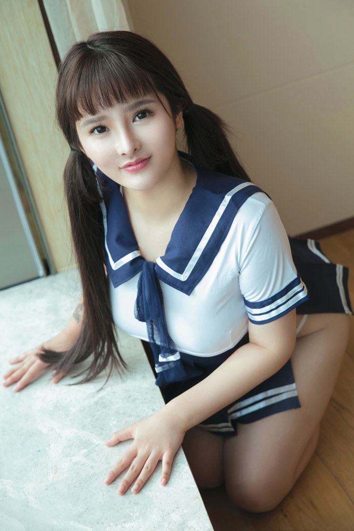 制服美女杨漫妮穿水手服秀巨乳美臀