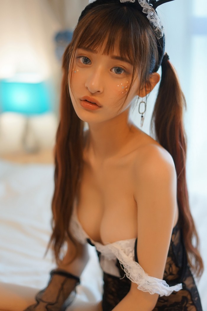 俏皮小妹贝壳女仆制服秀娇嫩身材