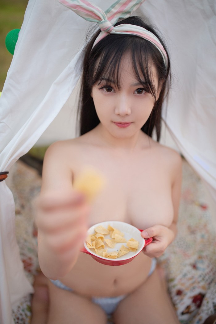 露营美女徐微微童颜巨乳邀你品尝