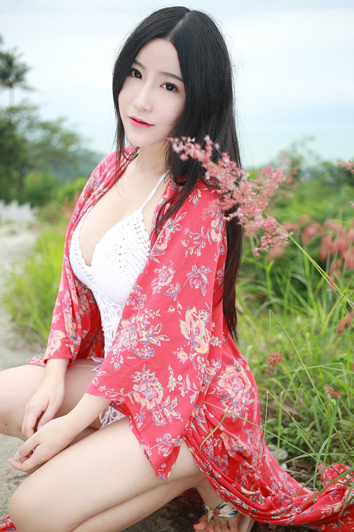 大胸嫩模谢芷馨红妆嫩乳撩人十足