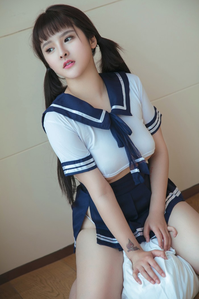 制服美女杨漫妮穿水手服秀巨乳美臀