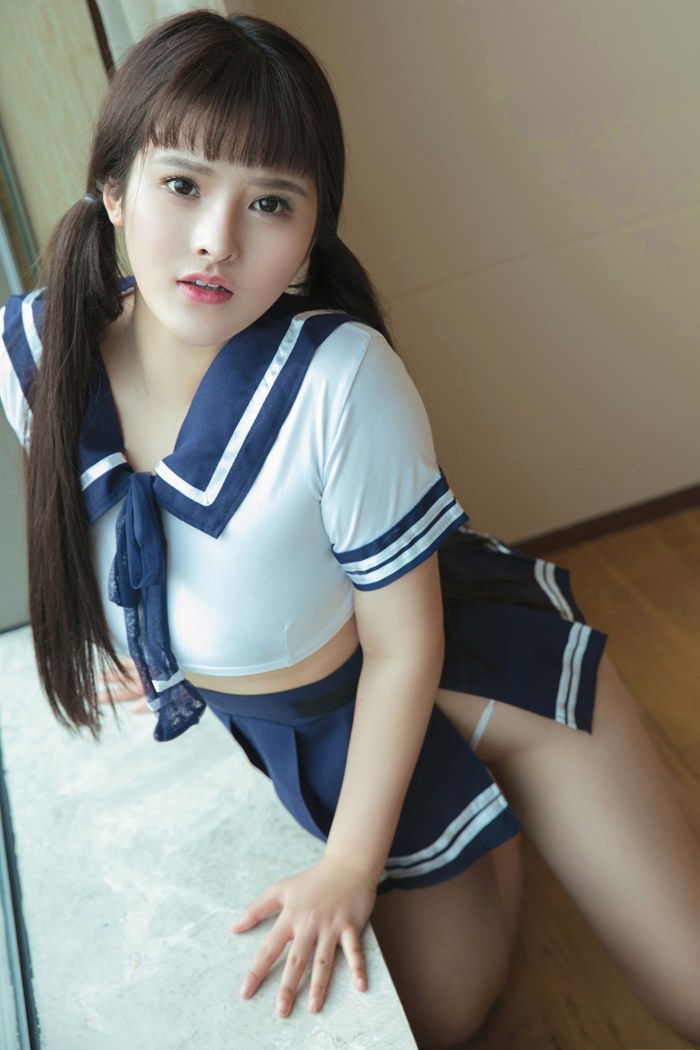 制服美女杨漫妮穿水手服秀巨乳美臀