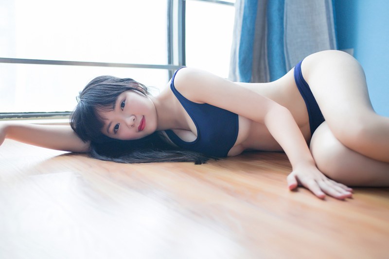 童颜巨乳菀枫俏脸蛋露半球性感写真