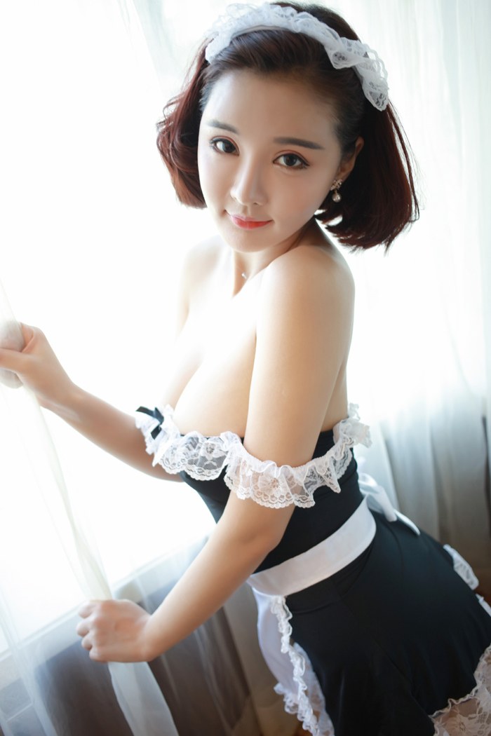 佳佳Jiajia大胆女仆装豪乳呼之欲出