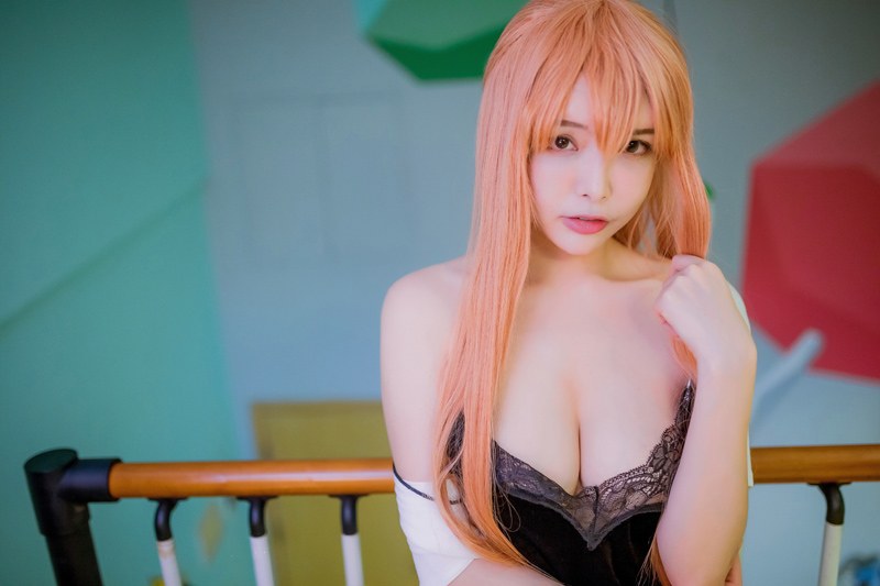 夏小秋cosplay金发尤物半露豪乳