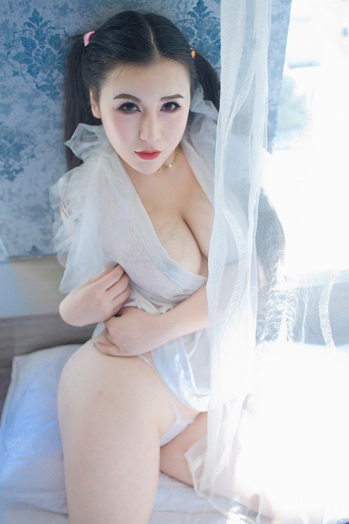 妩媚美少妇伊若丰乳肥臀身材一流