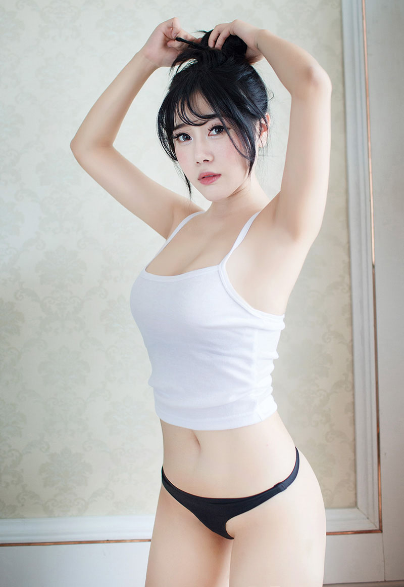 娇滴滴少女兜豆靓吃香蕉巨乳超迷人