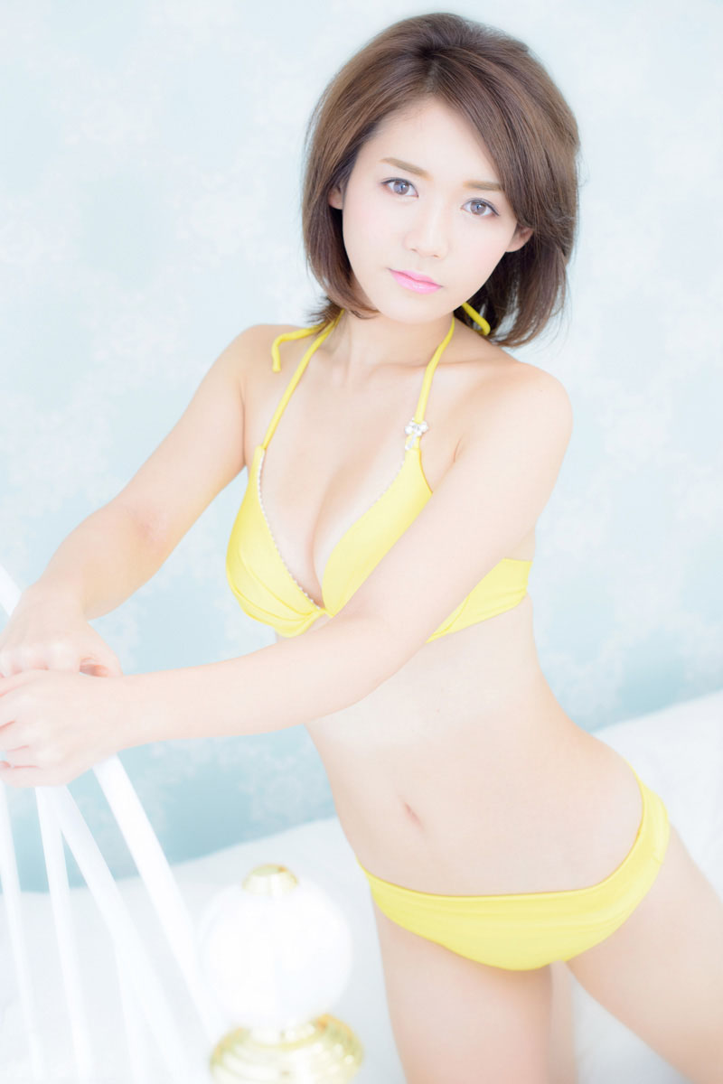 比基尼小美女優実清新写真图