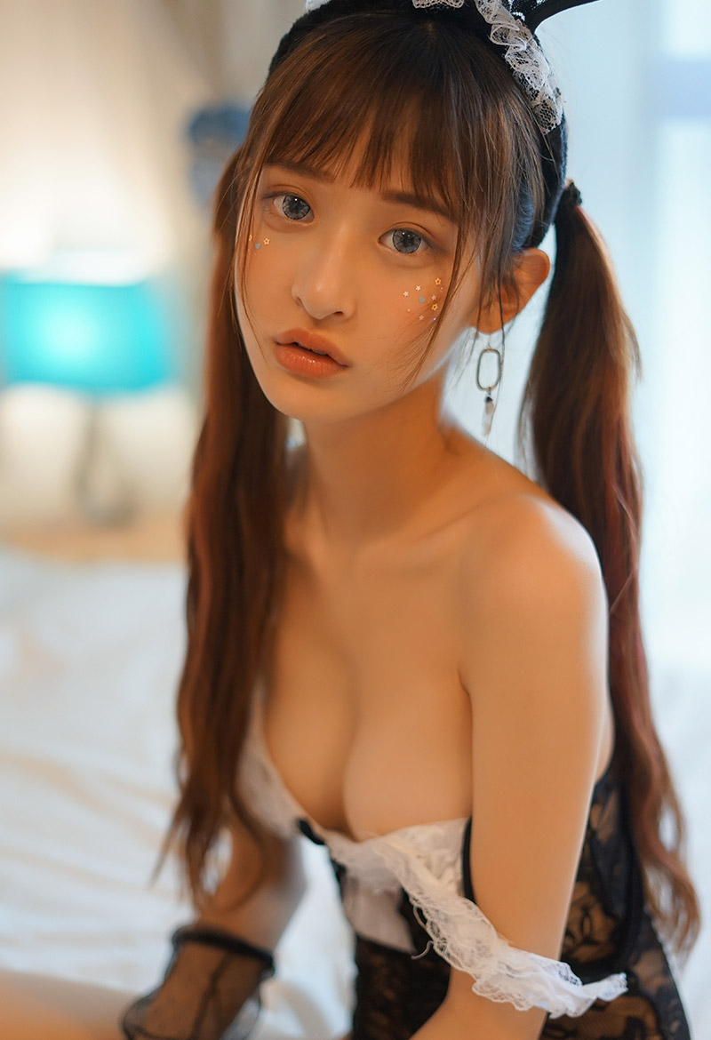 F罩杯豪乳妹子杨玉奴蕾丝连体衣写真图