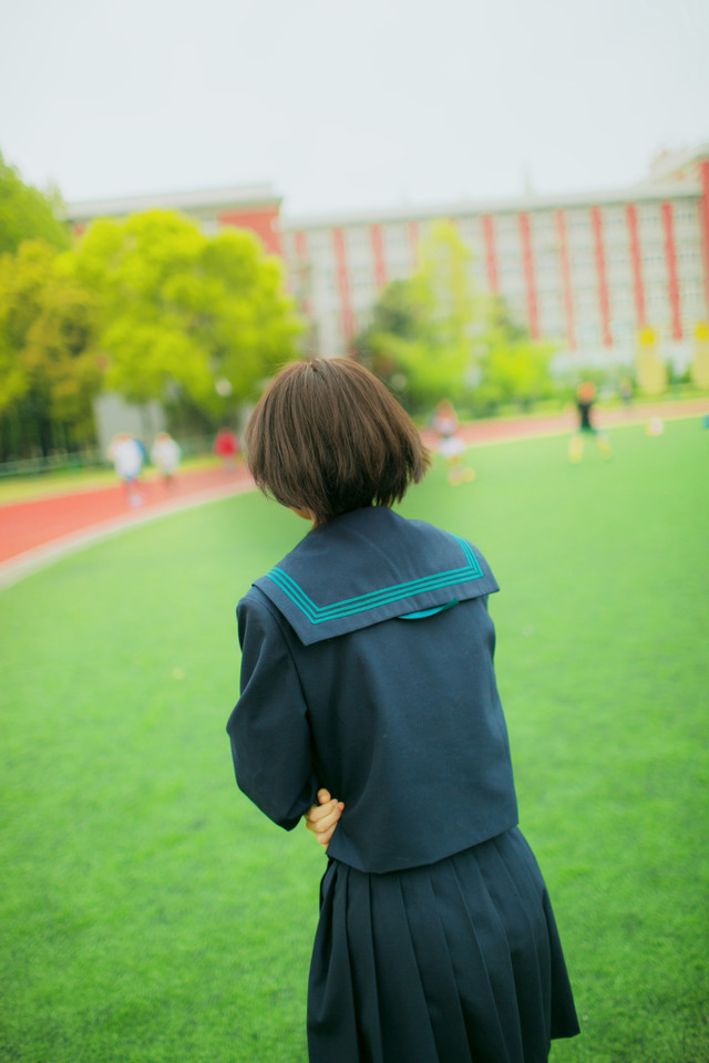 短发MM高中生校服娇俏可人清新写真